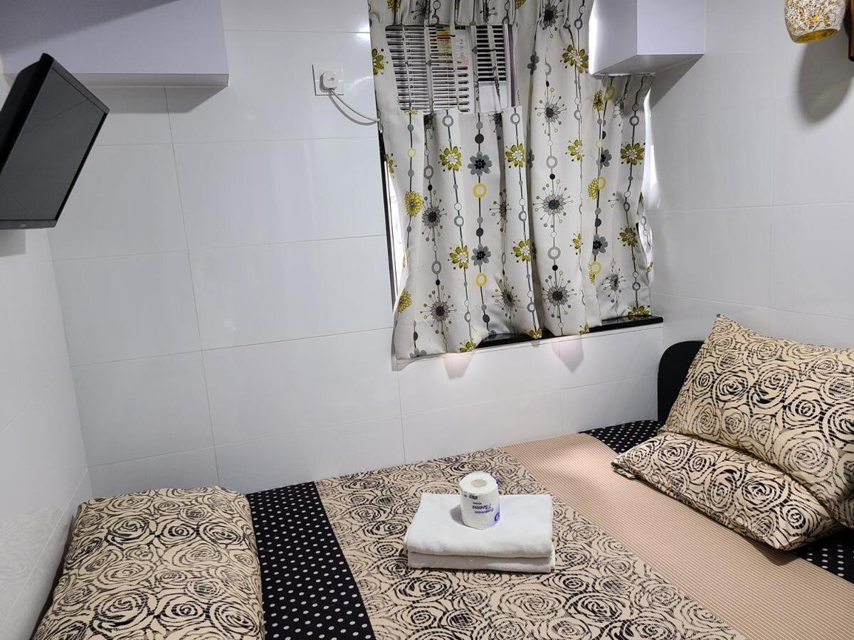 Hostel 16 Paris Guest House Block E Reception 10Th Floor Hong Kong Exterior foto
