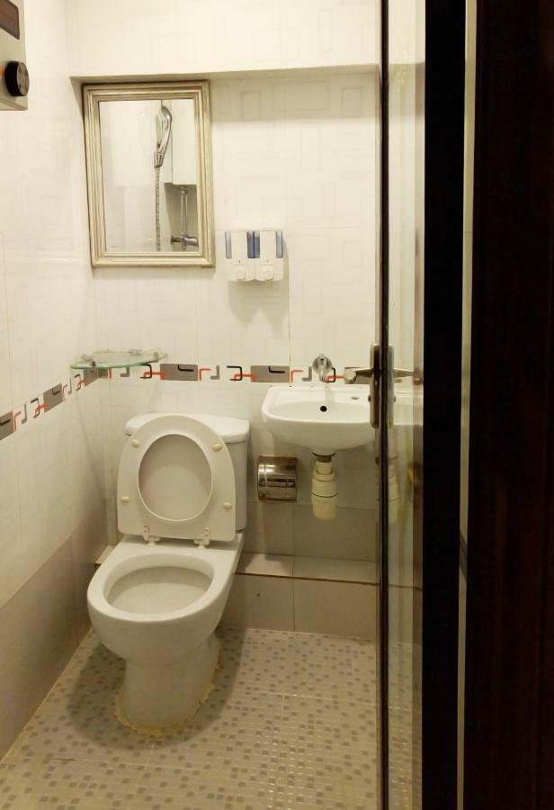 Hostel 16 Paris Guest House Block E Reception 10Th Floor Hong Kong Exterior foto